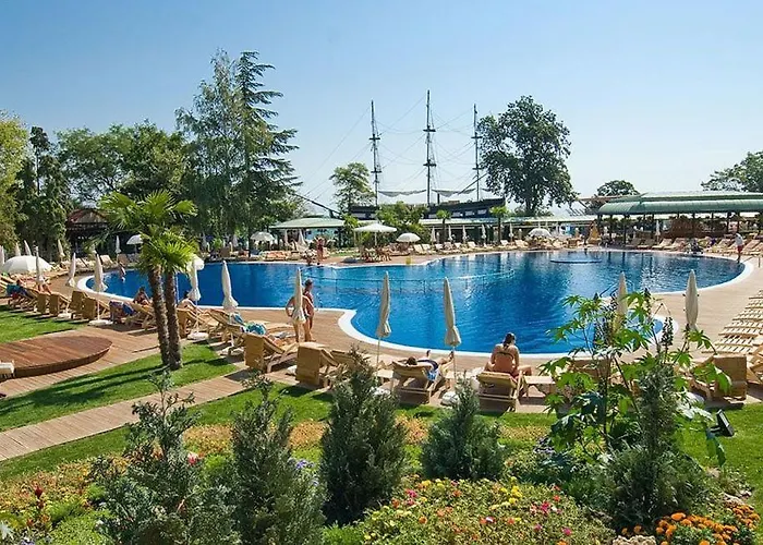 Golden Sands-beachfront Of Your Dreams *